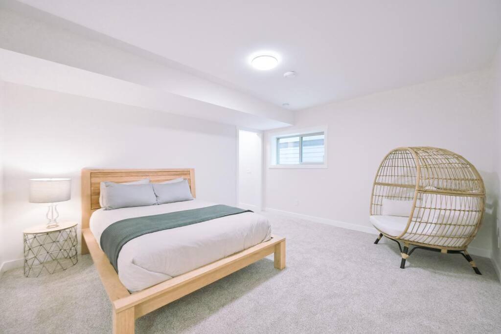 Oasis Getaway, Mins To Lake, King Bed, Dbl Garage Hébergement de vacances *